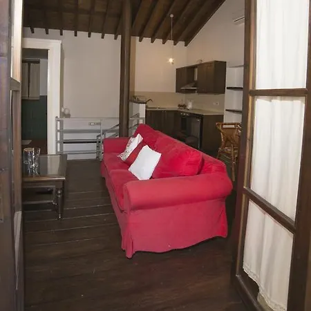 Symposio Maria House 1 *
